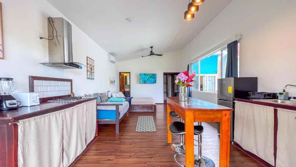 Chango'S Apartments โบกัสทาวน์ ภายนอก รูปภาพ